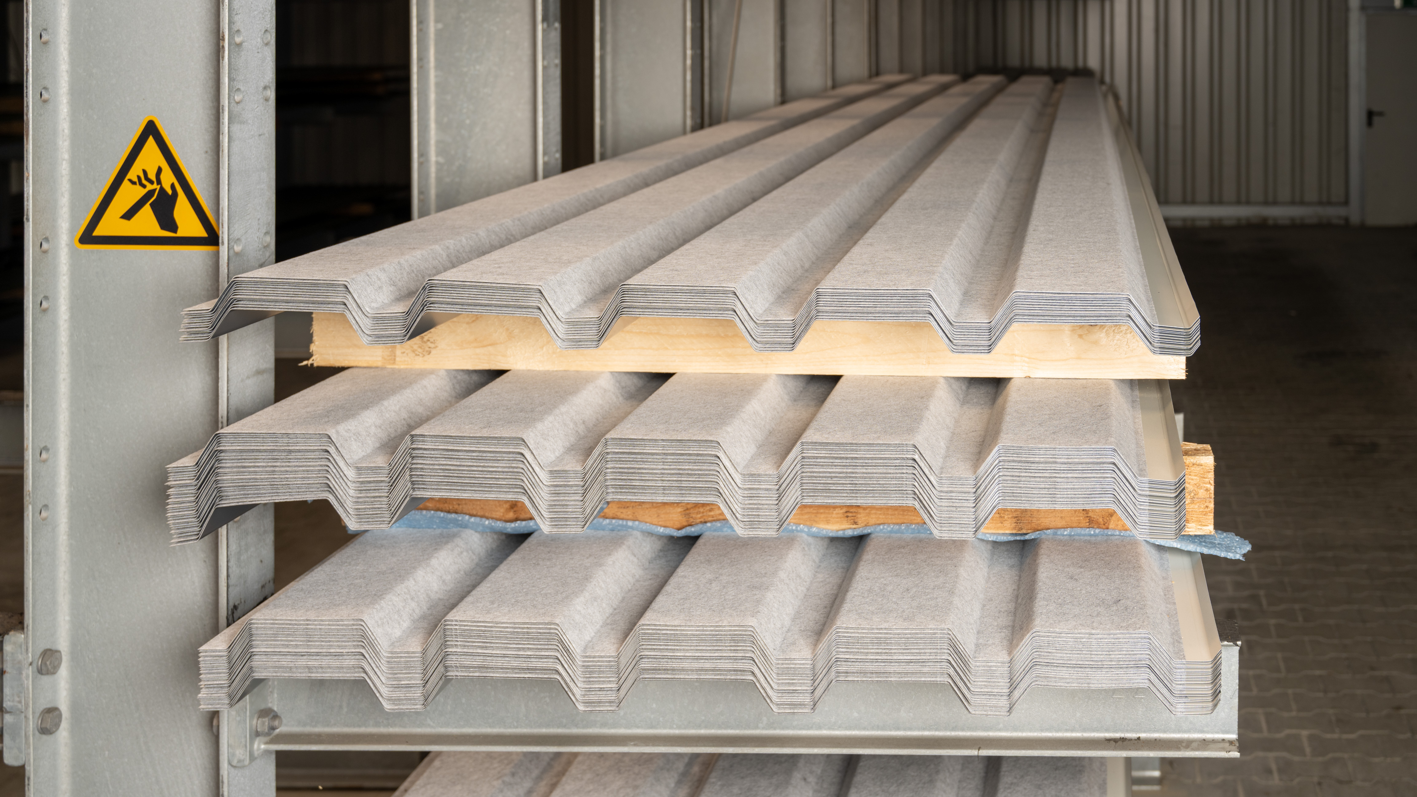 Dachblech H35/207 0,75mm RAL 7016 mit Antikondensvlies