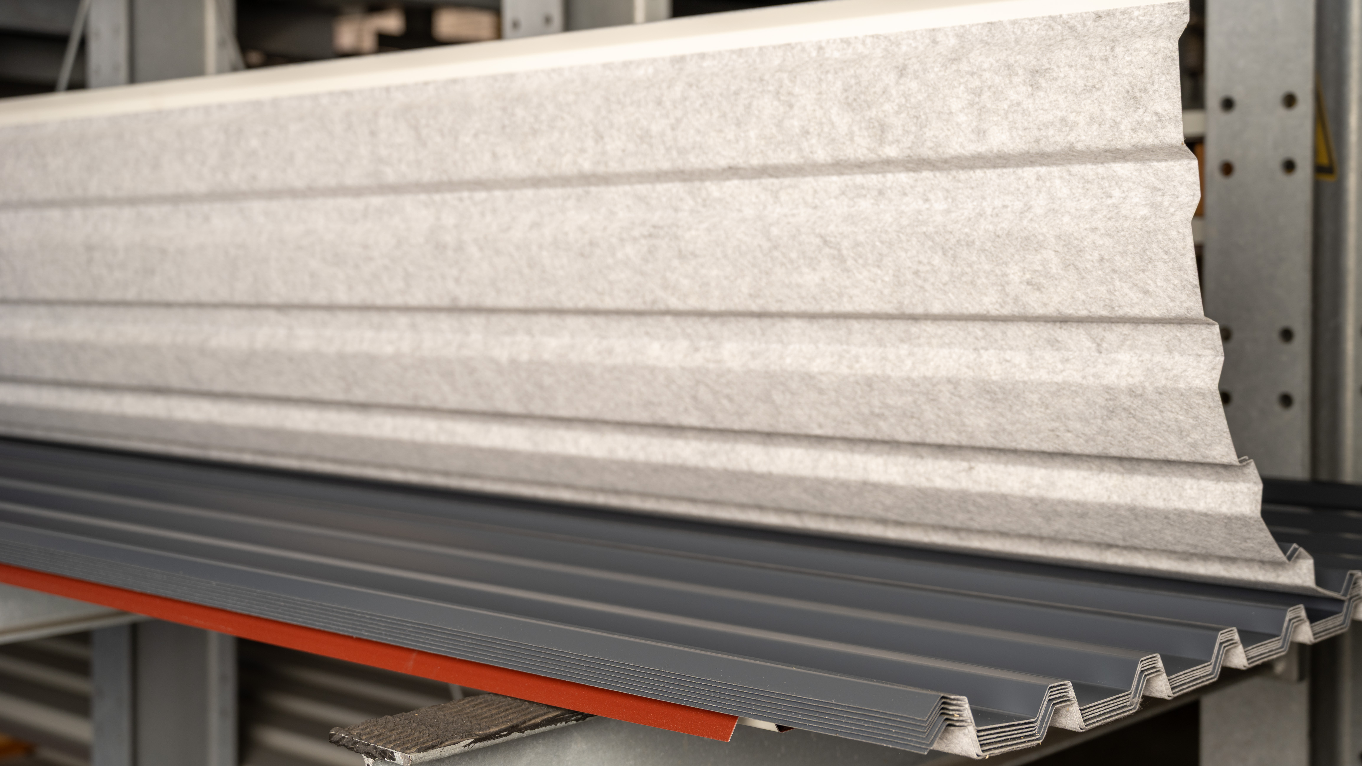 Dachblech H20/115 0,50mm RAL 7016 mit Antikondensvlies